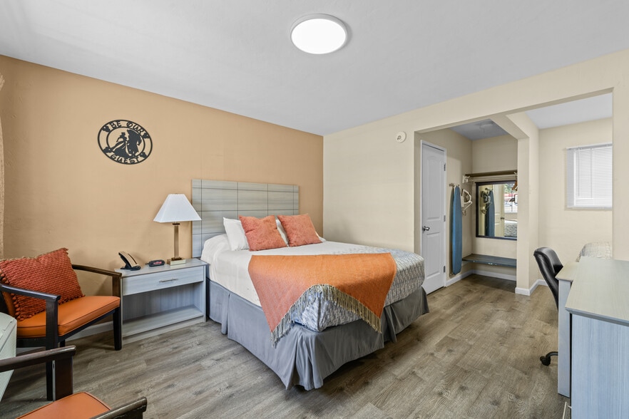 1736 Santa Rosa Ave, Santa Rosa, CA for sale - Interior Photo - Image 2 of 55