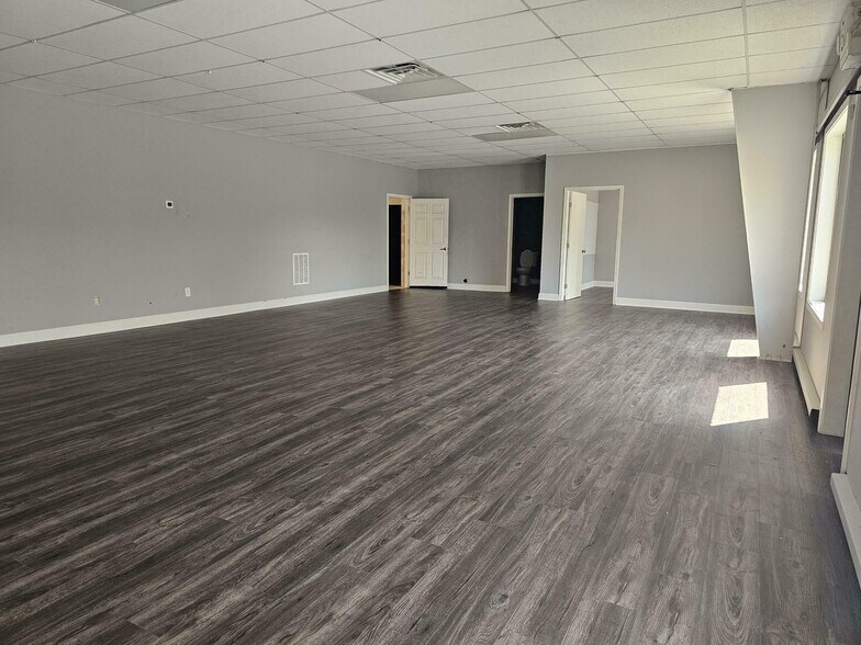 1008 Industrial Ct, Suwanee, GA à louer - Photo intérieure - Image 3 de 4
