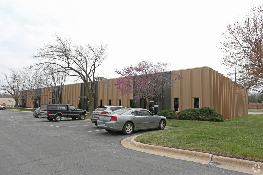 9900 Pflumm Rd, Lenexa, KS for lease - Primary Photo - Image 2 of 10