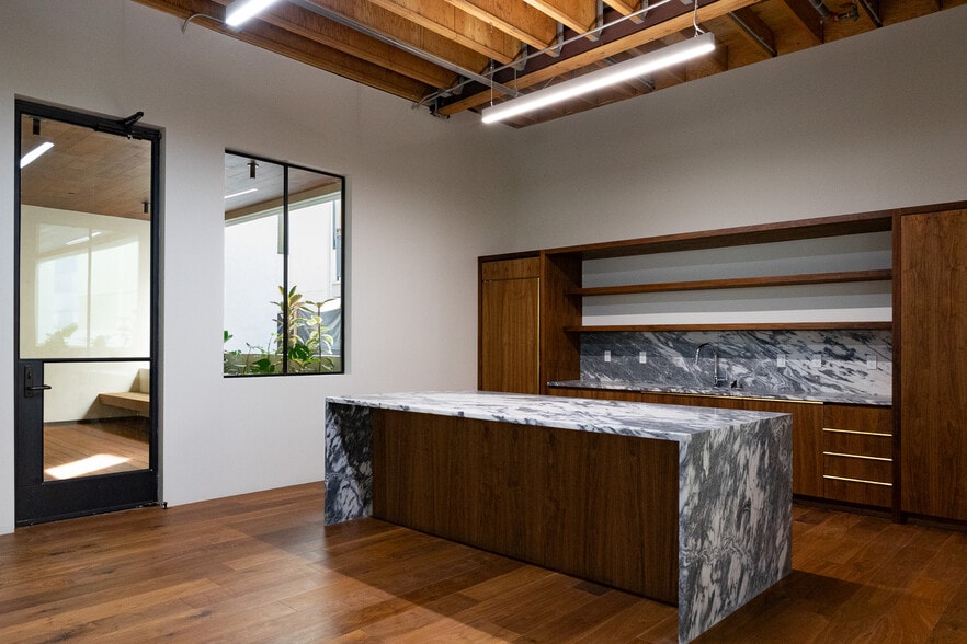 1540 7th St, Santa Monica, CA à vendre - Photo du bâtiment - Image 2 de 7