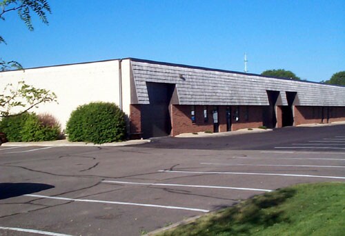 7155-7175 W Commerce Cir, Fridley, MN à louer - Photo du bâtiment - Image 3 de 4