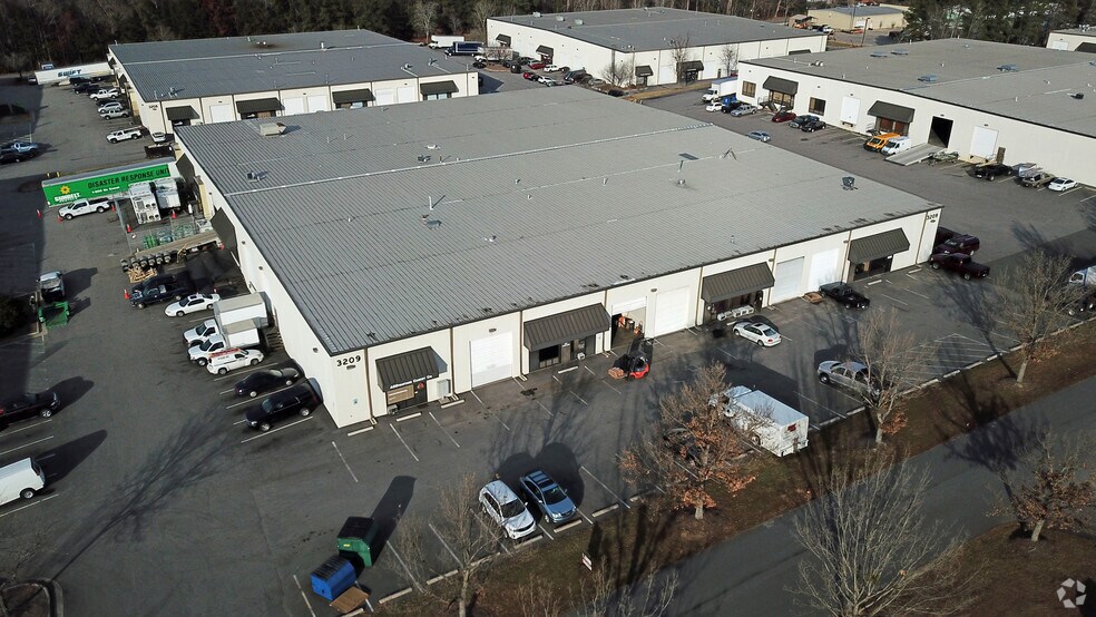 3209 Wellington Ct, Raleigh, NC for lease - Primary Photo - Image 1 of 12