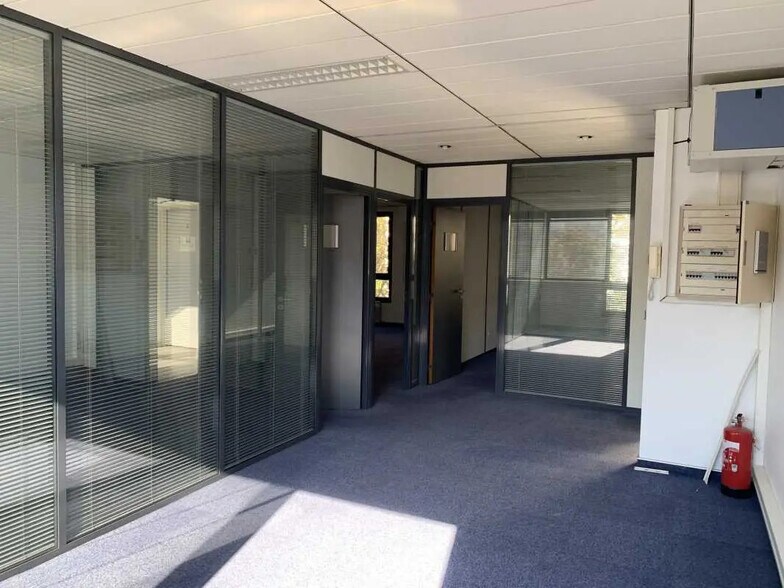 Office in Lognes for lease - Interior Photo - Image 3 of 9