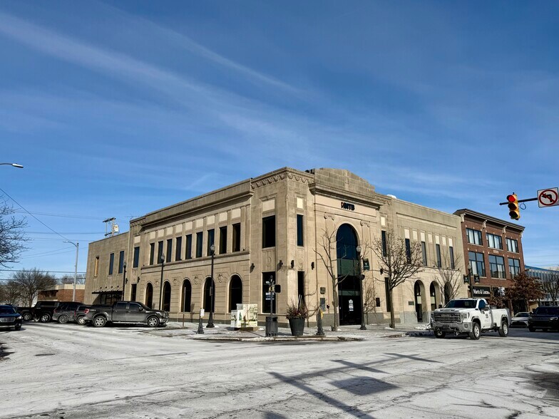 103 Lincolnway, Valparaiso, IN à louer - Photo principale - Image 1 de 5