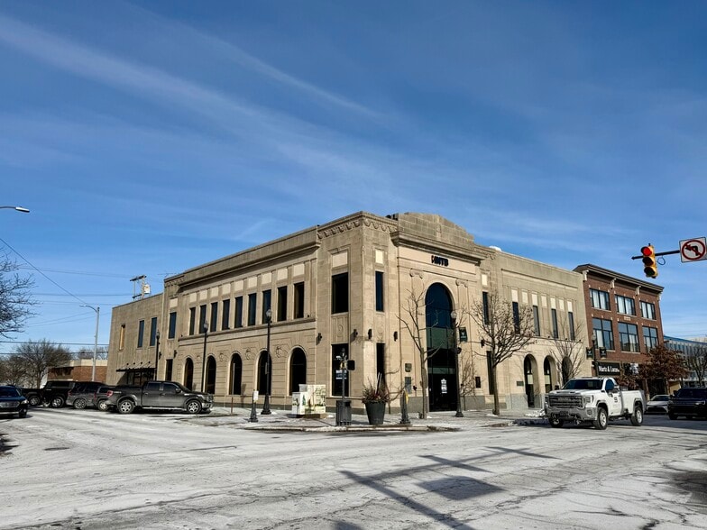 103 Lincolnway, Valparaiso, IN for lease - Primary Photo - Image 1 of 5
