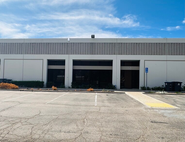 1050 W Central Ave, Brea, CA for lease - Building Photo - Image 2 of 11