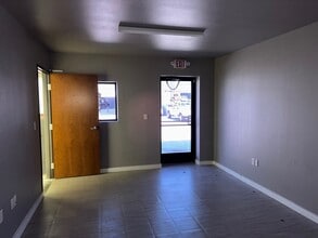 1919 Golden Heights Rd, Fort Worth, TX à louer Photo intérieure- Image 2 de 4