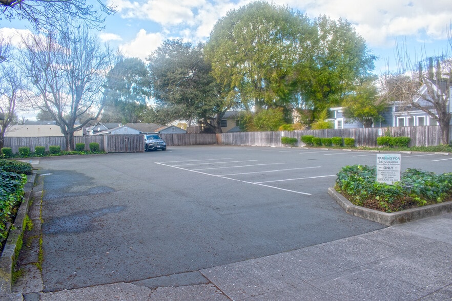 627 College Ave, Santa Rosa, CA for sale - Building Photo - Image 3 of 7
