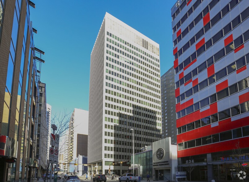 700 6th Ave SW, Calgary, AB à louer - Photo du bâtiment - Image 2 de 2