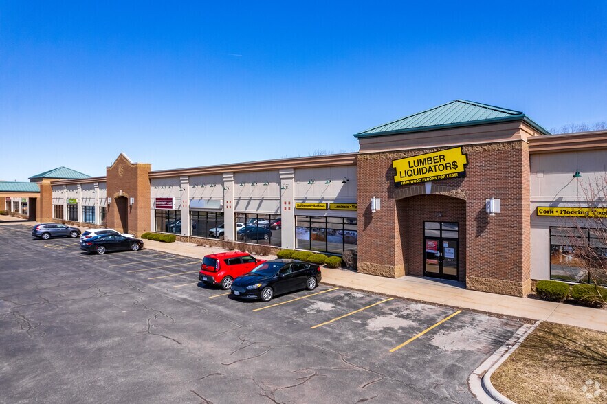 1758-1920 N Casaloma Dr, Appleton, WI for lease - Building Photo - Image 1 of 15