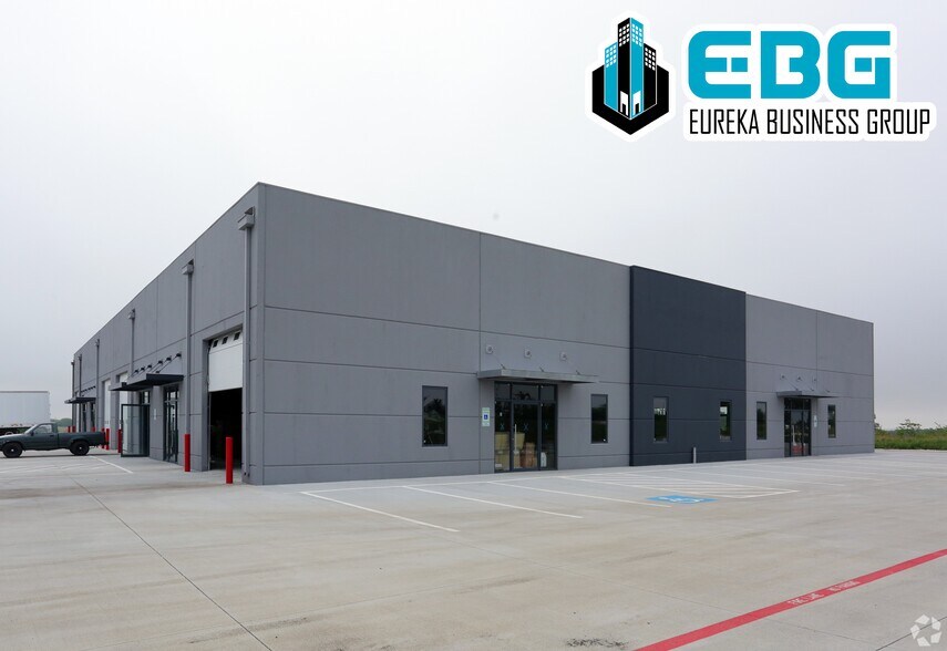 708 E Houston St, Anna, TX à louer - Photo du bâtiment - Image 2 de 18