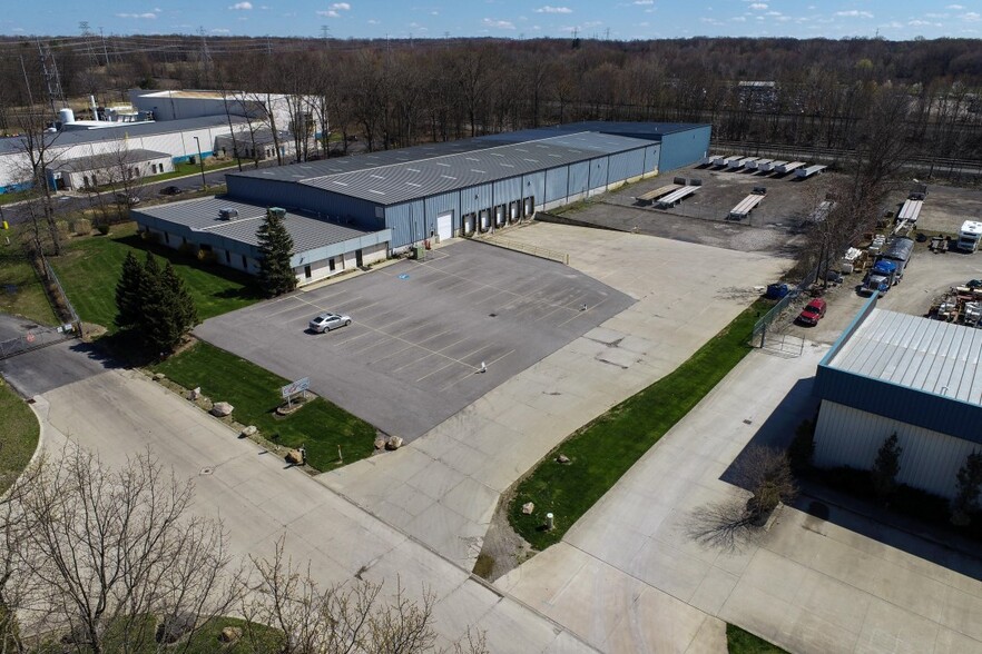 7395 Industrial Parkway Dr, Lorain, OH à vendre - Photo du bâtiment - Image 1 de 1