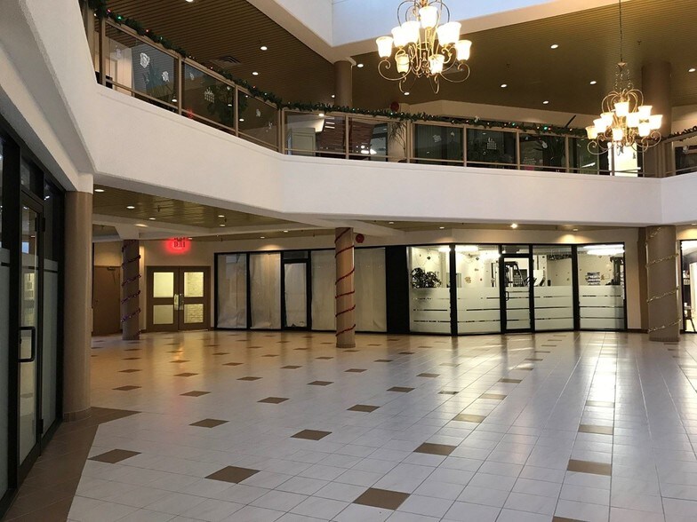 294-330 Talbot St, St Thomas, ON à louer - Photo intérieure - Image 2 de 5