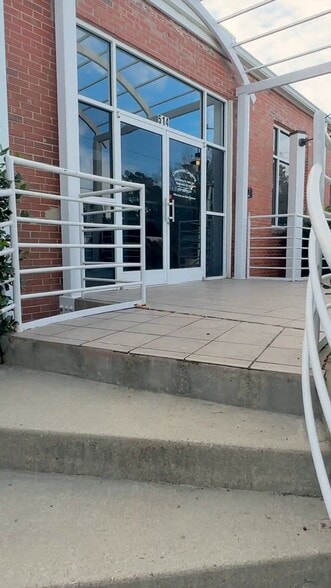 514 Dabney Rd, Henderson, NC à louer - Vidéo sur l’inscription commerciale - Image 2 de 16