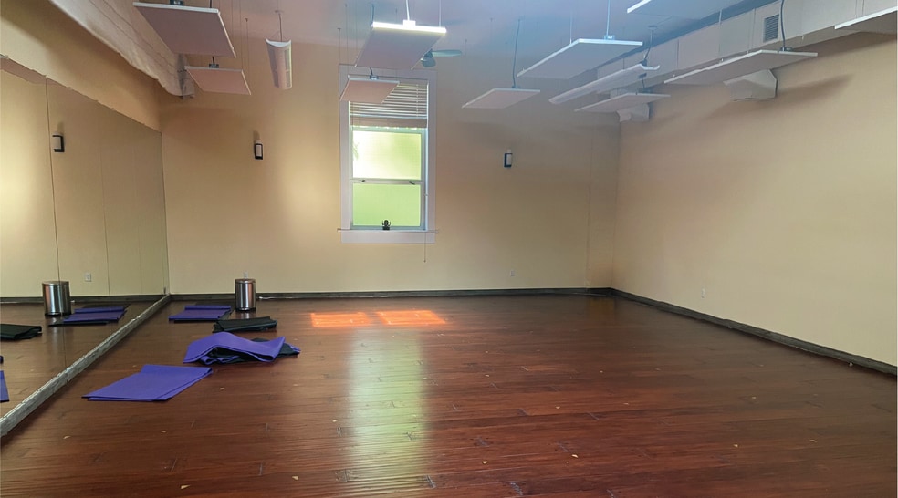 1014 47th Rd, Long Island City, NY for lease - Interior Photo - Image 2 of 3