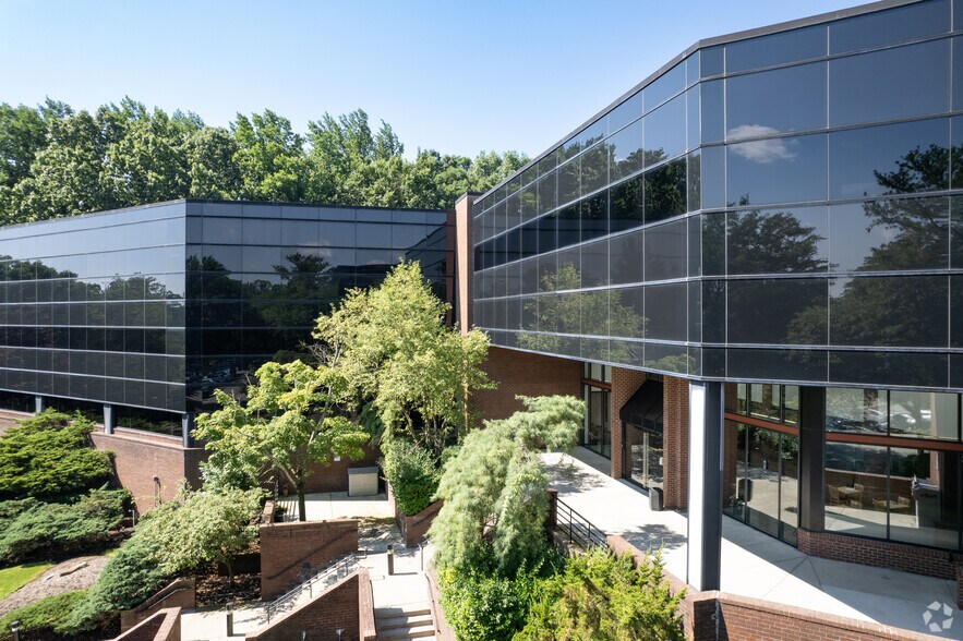 1200 MacArthur Blvd, Mahwah, NJ à louer - Photo du bâtiment - Image 2 de 7