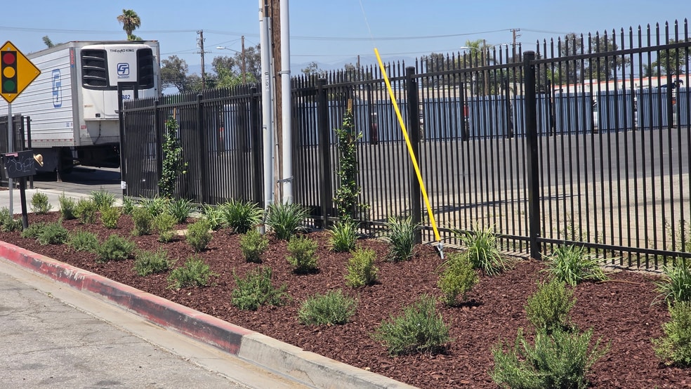 10157-10167 Live Oak Ave, Fontana, CA for lease - Building Photo - Image 2 of 7