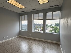 1045 76th St, West Des Moines, IA for lease Interior Photo- Image 2 of 4