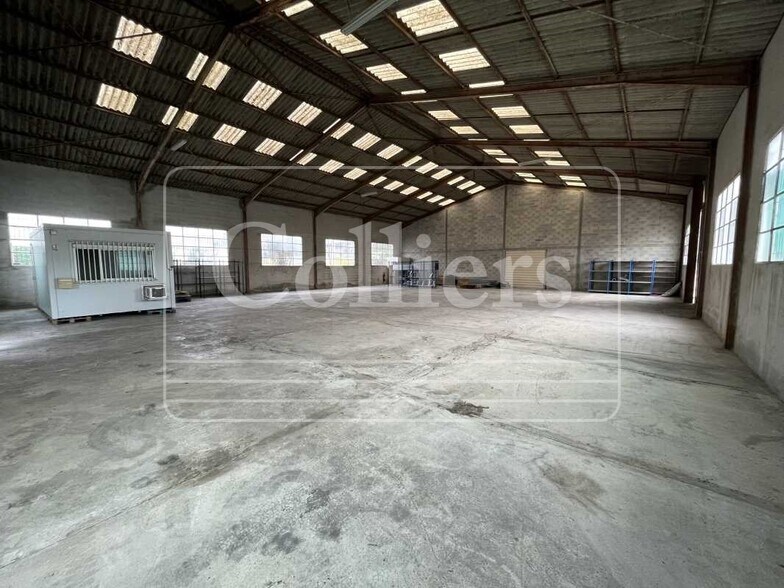 Flex in Gardanne for lease - Interior Photo - Image 1 of 5