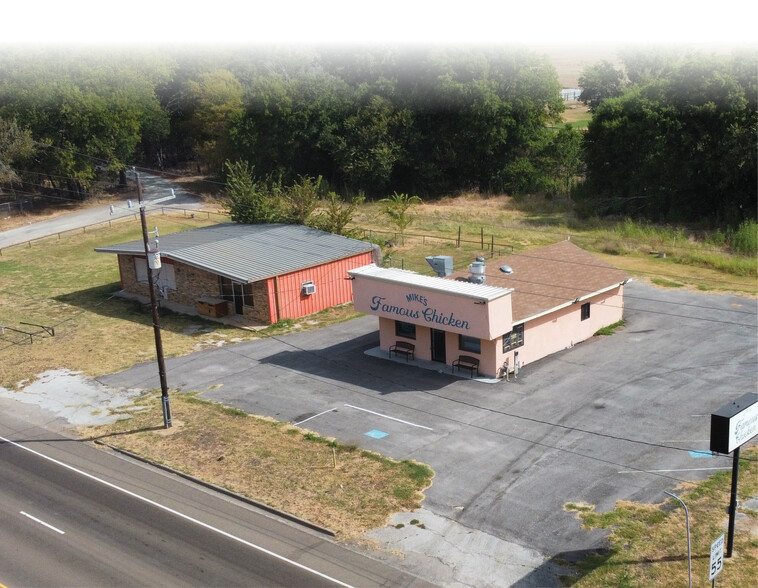 304 Main Street, Calvert, TX à vendre - Photo principale - Image 1 de 16