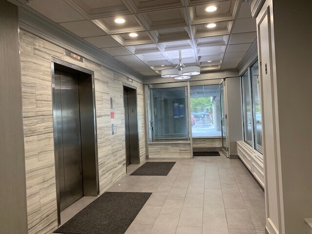 265 Post Ave, Westbury, NY à louer - Photo intérieure - Image 2 de 8