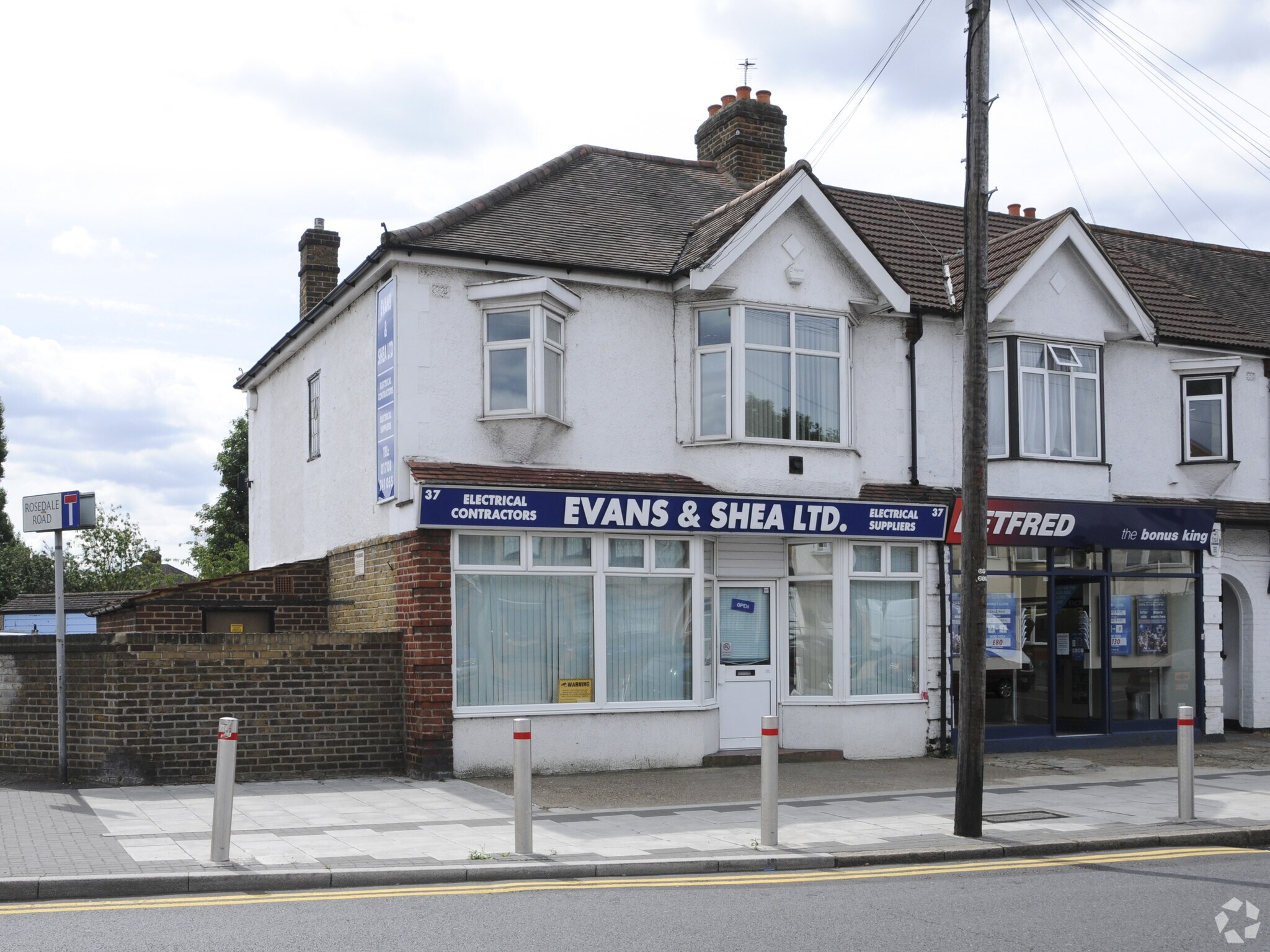 37 Collier Row Ln, Romford à vendre Photo principale- Image 1 de 7