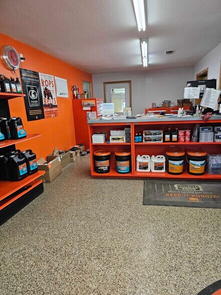 727 E Main St, Waukon, IA à louer - Photo intérieure - Image 2 de 6