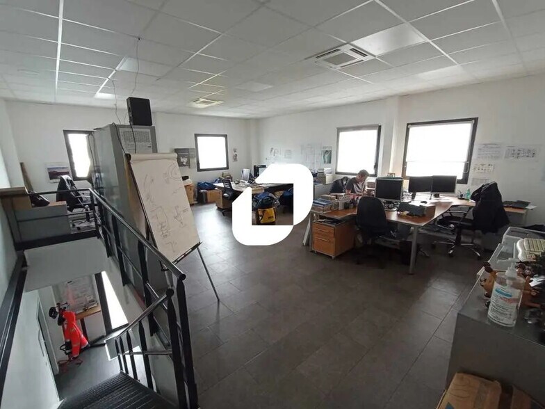 1 Avenue B Cité Berliet, Saint-Priest à louer - Photo du bâtiment - Image 3 de 14