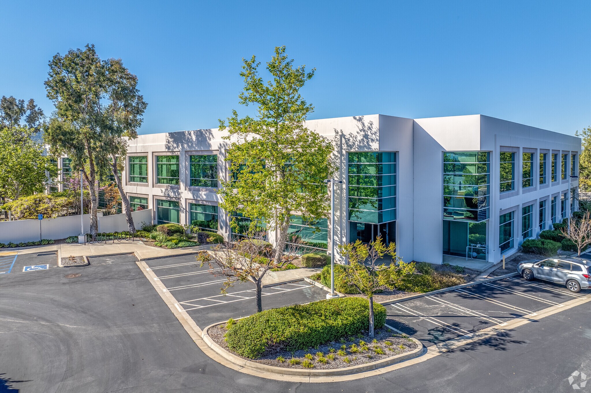 2400 Conejo Spectrum St, Thousand Oaks, CA à louer Photo principale- Image 1 de 13