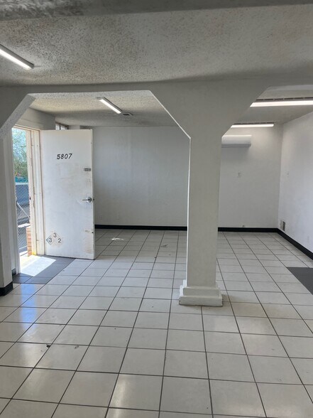 5807 Ybarra Ct, El Paso, TX à louer - Photo du bâtiment - Image 3 de 14