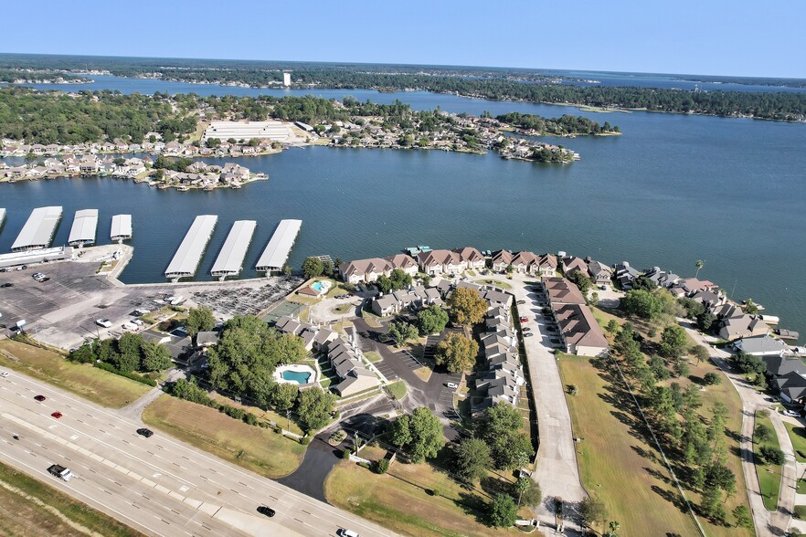 17578 Highway 105, Montgomery, TX à vendre - Photo du bâtiment - Image 2 de 38