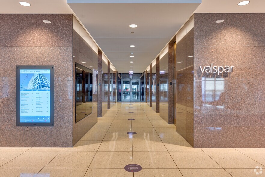 8745 W Higgins Rd, Chicago, IL à louer - Photo intérieure - Image 3 de 9