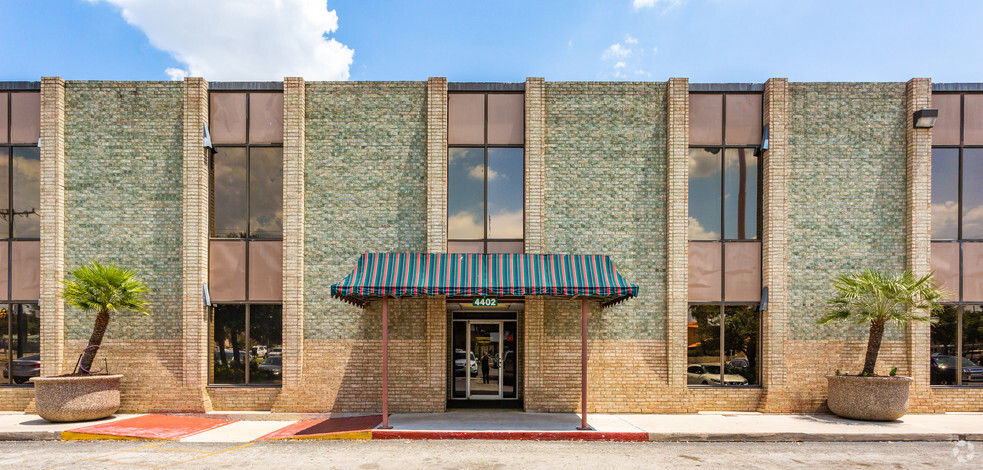 4400-4402 Vance Jackson Rd, San Antonio, TX à louer - Photo du b timent - Image 3 de 16