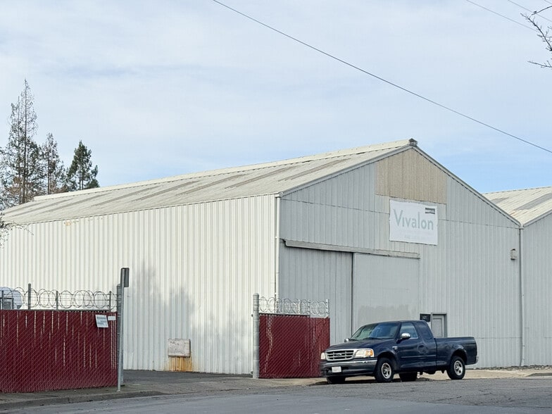 1071 Maxwell Dr, Santa Rosa, CA for lease - Building Photo - Image 2 of 6