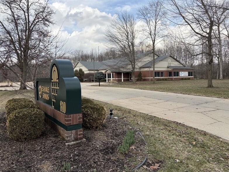 810 Park Pl, Mishawaka, IN for lease - Building Photo - Image 3 of 5
