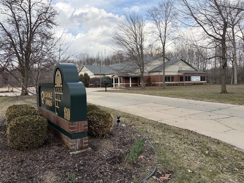 810 Park Pl, Mishawaka, IN à louer - Photo du bâtiment - Image 3 de 5