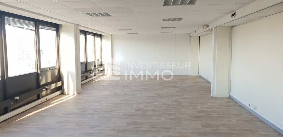 Office in Boissy Saint Leger for lease - Building Photo - Image 2 of 14