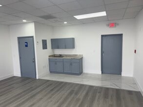 7506-7560 NW 70th St, Miami, FL for lease Interior Photo- Image 1 of 4
