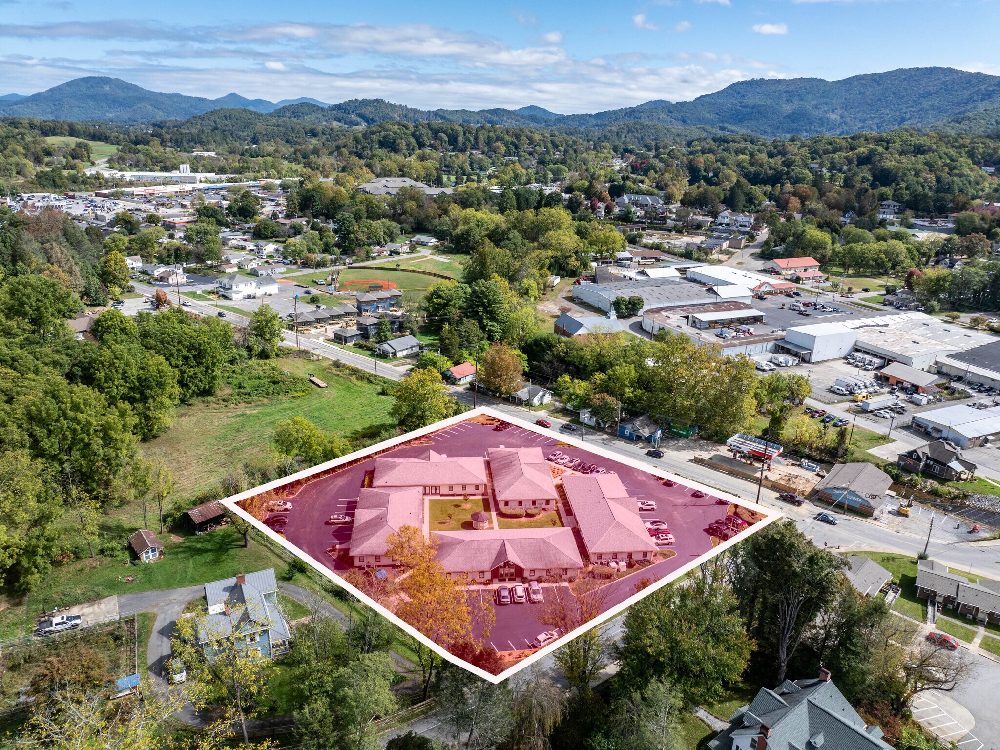 367-400 Dellwood Rd, Waynesville, NC à vendre Photo du bâtiment- Image 1 de 21