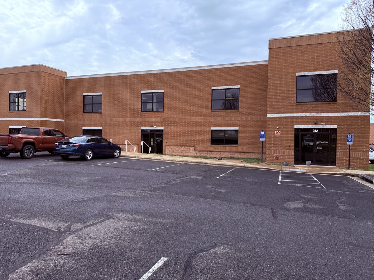 240-252 Airport Rd, Winchester, VA 22602 - Unit 252 - - Interior Photo - Image 2 of 16