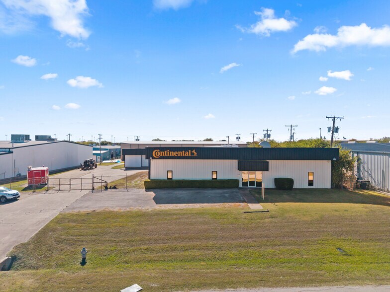 1200 N Commercial Blvd, Arlington, TX à vendre - Photo du bâtiment - Image 3 de 23