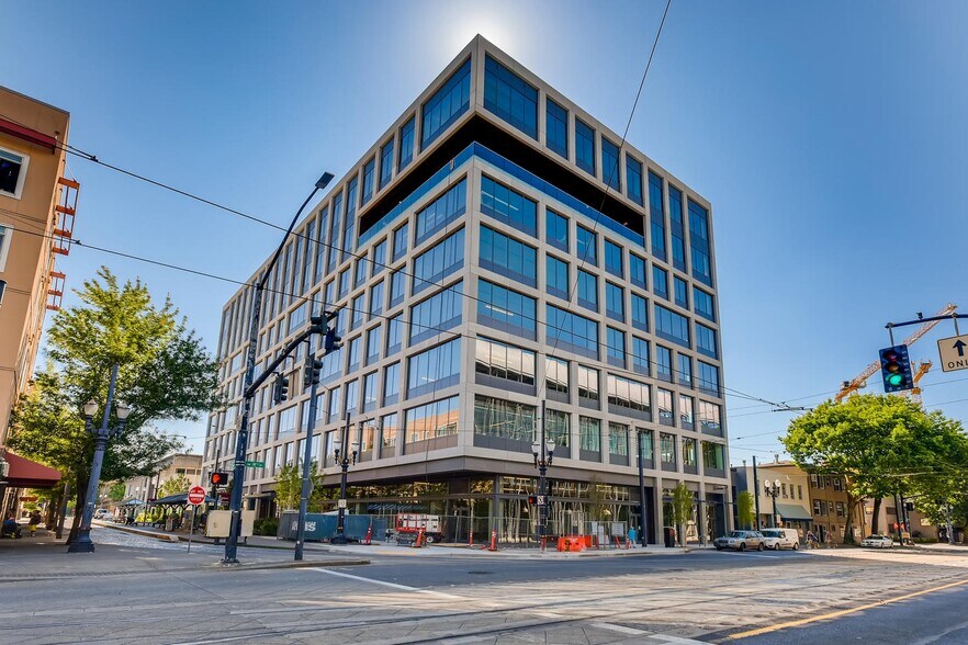 1750 SW Yamhill St, Portland, OR à louer - Photo du bâtiment - Image 2 de 16