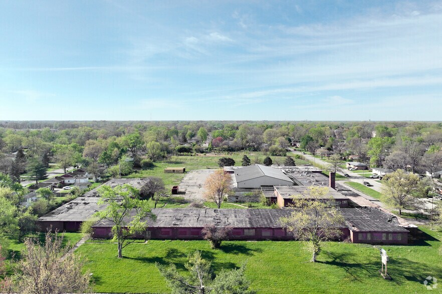 5815 E 42nd St, Indianapolis, IN à vendre - Photo du bâtiment - Image 2 de 5