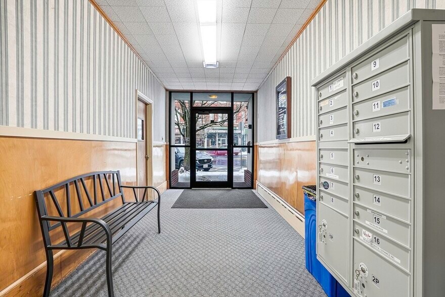 10-16 South St, Westborough, MA à vendre - Photo intérieure - Image 3 de 42
