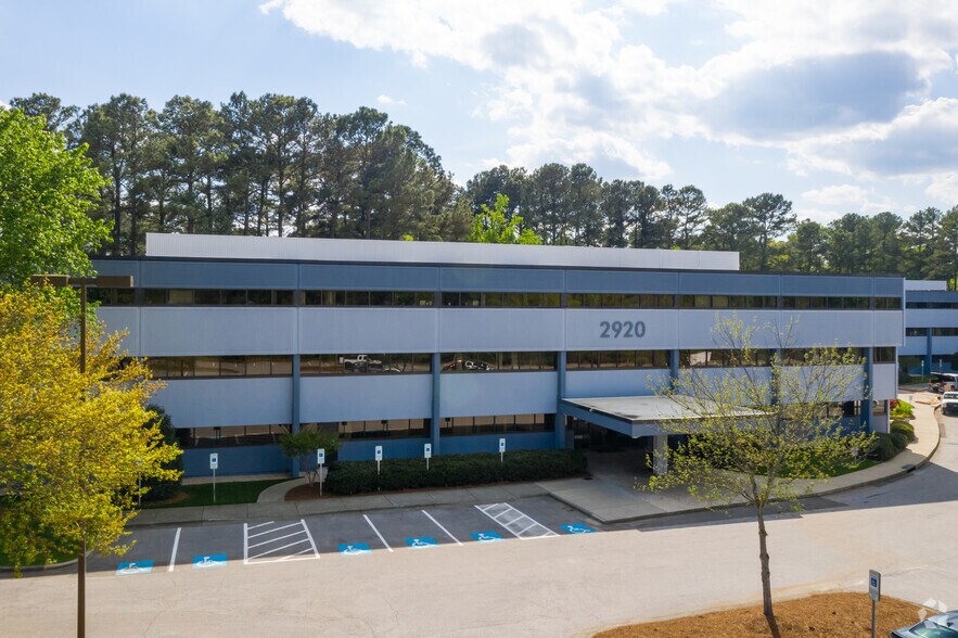 2920 Highwoods Blvd, Raleigh, NC à louer - Photo du bâtiment - Image 2 de 3