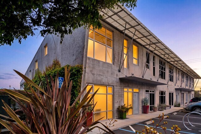 Plus de détails pour 108 High Rd, Santa Cruz, CA - Flex à vendre
