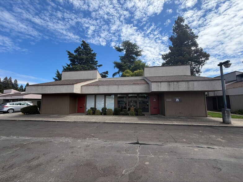 2522 Grand Canal Blvd, Stockton, CA à louer - Photo du bâtiment - Image 1 de 8