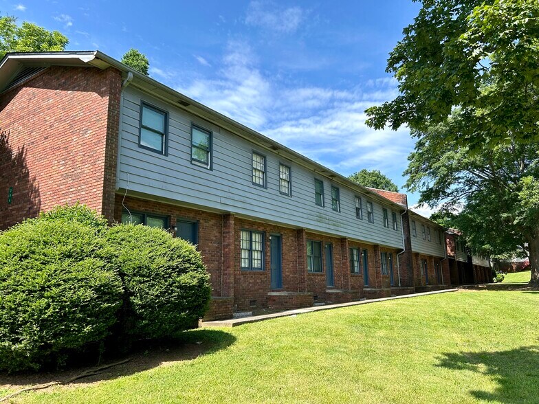 386 17th Ave NE, Hickory, NC for sale - Building Photo - Image 2 of 2