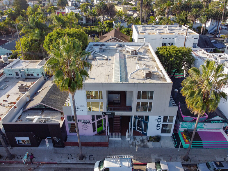 1350-1352 Abbot Kinney Blvd, Venice, CA for lease - Building Photo - Image 2 of 3