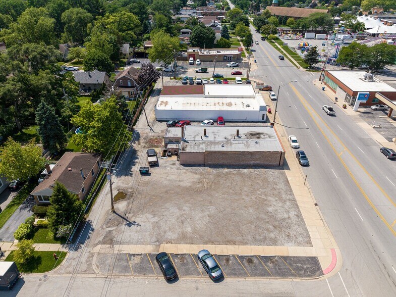 A-Z mixed-use commercial portefeuille de 2 propriétés à vendre sur LoopNet.ca - Photo du bâtiment - Image 2 de 2
